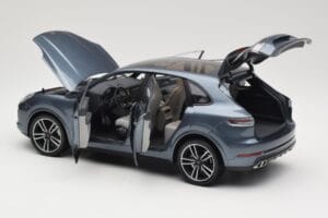 Porsche Cayenne 958 Turbo S Blue Metallic Minichamps 1:18 110066070 Metall — bild 5 av 8