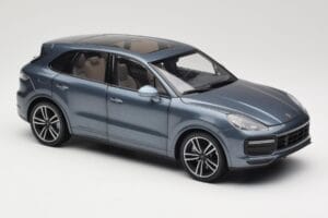Porsche Cayenne 958 Turbo S Blue Metallic Minichamps 1:18 110066070 Metall — bild 6 av 8