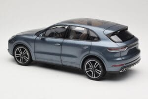Porsche Cayenne 958 Turbo S Blue Metallic Minichamps 1:18 110066070 Metall — bild 7 av 8