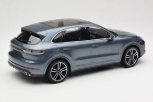 Porsche Cayenne 958 Turbo S Blue Metallic Minichamps 1:18 155066071 Metall — bild 2 av 6