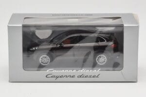 Porsche Cayenne 958 Diesel Acajou Brown Minichamps 1:43 WAP0200030E Metall — bild 4 av 4