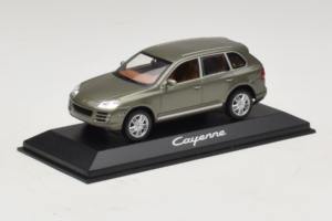 Porsche Cayenne Grey Metallic Minichamps 1:43 WAP02061317 Metall — bild 2 av 4