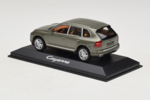 Porsche Cayenne Grey Metallic Minichamps 1:43 WAP02061317 Metall — bild 3 av 4
