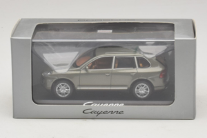 Porsche Cayenne Grey Metallic Minichamps 1:43 WAP02061317 Metall — bild 4 av 4