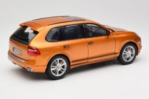 Porsche Cayenne GTS Lava Orange Norev 1:18 187535 Metall — bild 3 av 8
