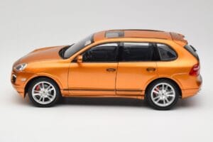 Porsche Cayenne GTS Lava Orange Norev 1:18 187535 Metall — bild 4 av 8