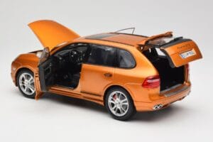 Porsche Cayenne GTS Lava Orange Norev 1:18 187535 Metall — bild 5 av 8