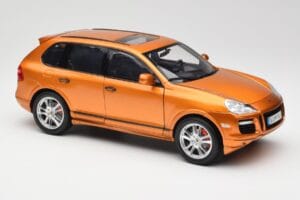 Porsche Cayenne GTS Lava Orange Norev 1:18 187535 Metall — bild 6 av 8