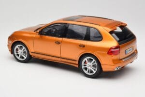 Porsche Cayenne GTS Lava Orange Norev 1:18 187535 Metall — bild 7 av 8