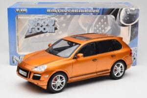 Porsche Cayenne GTS Lava Orange Norev 1:18 187535 Metall — bild 8 av 8