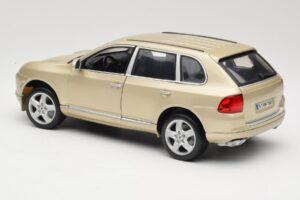 Porsche Cayenne S 955 Beige Maisto 1:18 WAPC2100213 Metall — bild 7 av 8