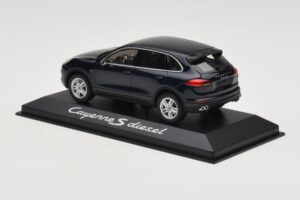 Porsche Cayenne 958 S Diesel Blue Metallic Minichamps 1:43 WAP0200080E Metall — bild 3 av 4