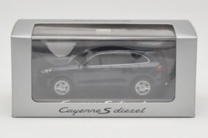Porsche Cayenne 958 S Diesel Blue Metallic Minichamps 1:43 WAP0200080E Metall — bild 4 av 4