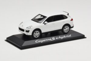 Porsche Cayenne 958 S e-Hybrid Vit Minichamps 1:43 WAP0200040E Metall — bild 2 av 4