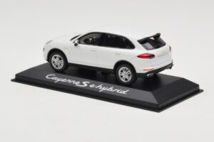 Porsche Cayenne 958 S e-Hybrid Vit Minichamps 1:43 WAP0200040E Metall — bild 3 av 4