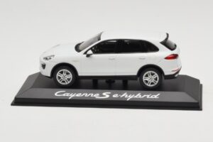 Porsche Cayenne 958 S e-Hybrid Vit Minichamps 1:43 WAP0200040E Metall