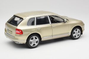 Porsche Cayenne Turbo 955 Beige Maisto 1:18 WAP02100113 Metall — bild 3 av 8