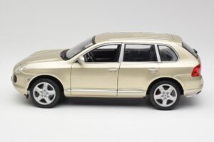 Porsche Cayenne Turbo 955 Beige Maisto 1:18 WAP02100113 Metall — bild 4 av 8