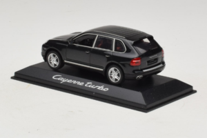 Porsche Cayenne Turbo Dark Green Metallic Minichamps 1:43 WAP02061117 Metall — bild 3 av 5