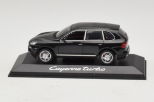 Porsche Cayenne Turbo Dark Green Metallic Minichamps 1:43 WAP02061117 Metall