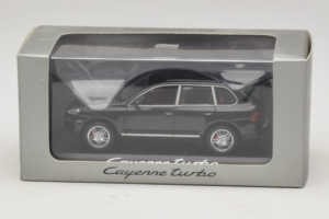 Porsche Cayenne Turbo Dark Green Metallic Minichamps 1:43 WAP02061117 Metall — bild 5 av 5