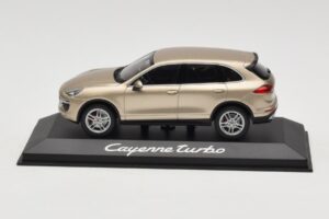 Porsche Cayenne 958 Turbo Guld Minichamps 1:43 WAP0200050E Metall