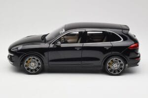 Porsche Cayenne Turbo S 958 Black Metallic Minichamps 1:18 110064000 Metall — bild 4 av 8