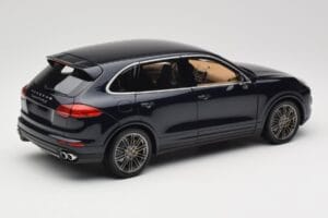Porsche Cayenne Turbo S 958 Blue Metallic Minichamps 1:18 110064001 Metall — bild 3 av 8