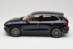 Porsche Cayenne Turbo S 958 Blue Metallic Minichamps 1:18 110064001 Metall — bild 4 av 8