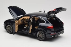 Porsche Cayenne Turbo S 958 Blue Metallic Minichamps 1:18 110064001 Metall — bild 5 av 8
