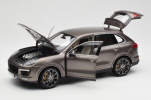 Porsche Cayenne E2 Turbo S Umbra Metallic Minichamps 1:18 WAP0213020F Metall — bild 2 av 8