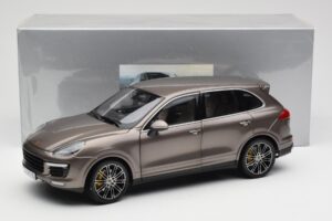 Porsche Cayenne E2 Turbo S Umbra Metallic Minichamps 1:18 WAP0213020F Metall — bild 8 av 8
