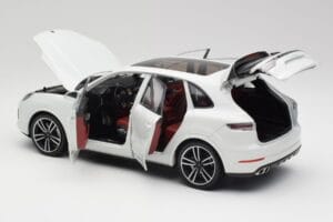 Porsche Cayenne 9YA Turbo Vit Metallic Minichamps 1:18 155042560 Metall — bild 5 av 8