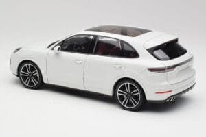 Porsche Cayenne 9YA Turbo Vit Metallic Minichamps 1:18 155042560 Metall — bild 7 av 8