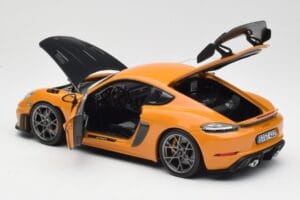 Porsche Cayman GT4 RS 982 Weissach Package Bahama Yellow Norev 1:18 187252 Metall — bild 5 av 8