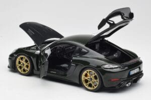 Porsche Cayman GT4 RS 982 Weissach Package Brewster Green Norev 1:18 187250 Metall — bild 5 av 8