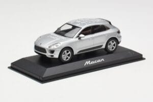 Porsche Macan 95B Silver Grey Metallic Prototyp Minichamps 1:43 WAP0201540E Metall — bild 2 av 4