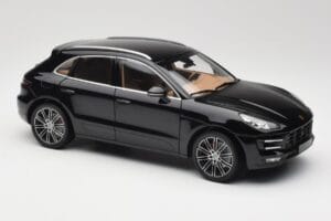 Porsche Macan Turbo 95B Black Metallic Minichamps 1:18 110062502 Metall — bild 6 av 8