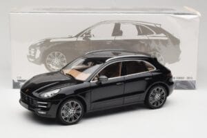 Porsche Macan Turbo 95B Black Metallic Minichamps 1:18 110062502 Metall — bild 8 av 8