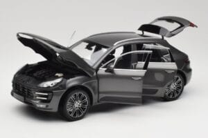 Porsche Macan Turbo 95B Grey Metallic Minichamps 1:18 110062501 Metall — bild 2 av 8