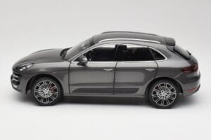 Porsche Macan Turbo 95B Grey Metallic Minichamps 1:18 110062501 Metall — bild 4 av 8