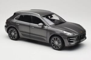 Porsche Macan Turbo 95B Grey Metallic Minichamps 1:18 110062501 Metall — bild 6 av 8