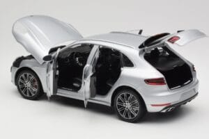 Porsche Macan Turbo 95B Silver Minichamps 1:18 110062504 Metall — bild 7 av 8