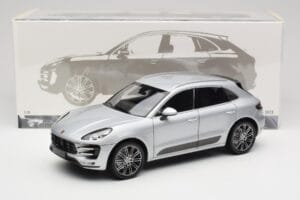 Porsche Macan Turbo 95B Silver Minichamps 1:18 110062504 Metall — bild 8 av 8
