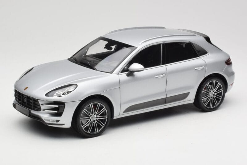 Porsche Macan Turbo 95B Silver Minichamps 1:18 110062504 Metall