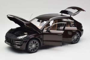 Porsche Macan 95B Turbo Mahogny Metallic Minichamps 1:18 110062500 Metall — bild 2 av 8
