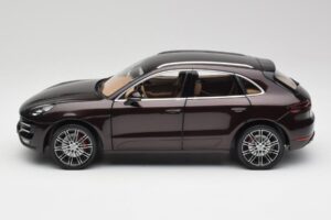 Porsche Macan 95B Turbo Mahogny Metallic Minichamps 1:18 110062500 Metall — bild 4 av 8