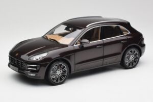 Porsche Macan 95B Turbo Mahogny Metallic Minichamps 1:18 110062500 Metall