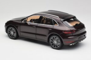 Porsche Macan 95B Turbo Mahogny Metallic Minichamps 1:18 110062500 Metall — bild 7 av 8