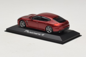 Porsche Panamera 970 4 Red Metallic Minichamps 1:43 WAP0201250E Metall — bild 3 av 5